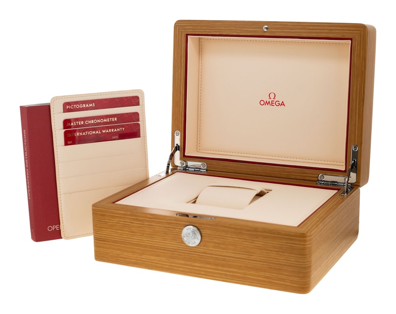 Omega Aqua Terra Shades 220.10.38.20.09.001 Image 5